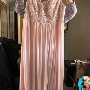 Petal pink bridesmaid dress size 20w . Beautiful condition and super flattering